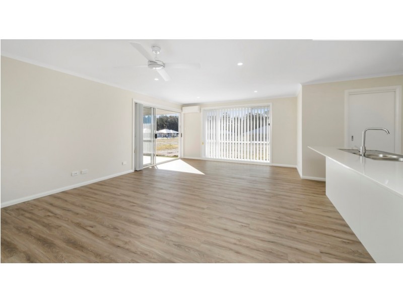 13 Whiting Way, Lake Cathie NSW 2445