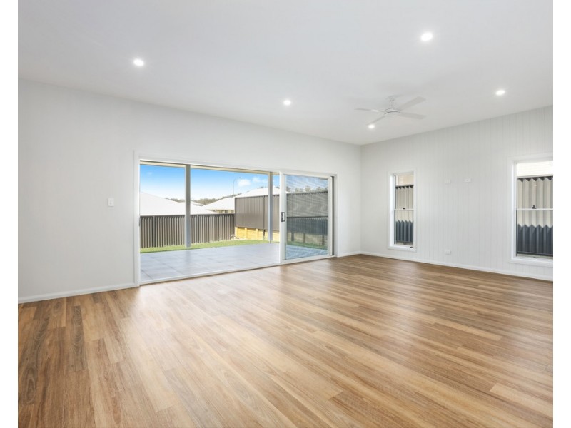 10 Scott Street, Thrumster NSW 2444