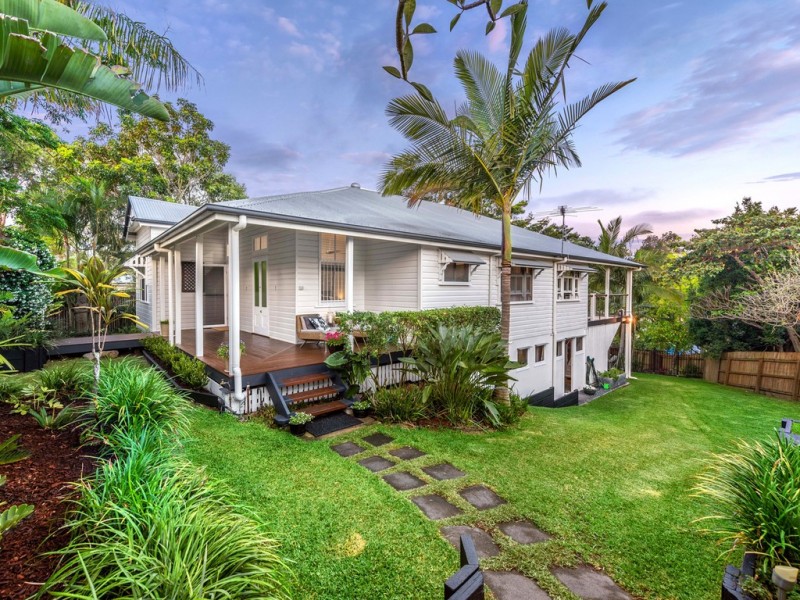 11 Hawthorn Terrace, Red Hill QLD 4059