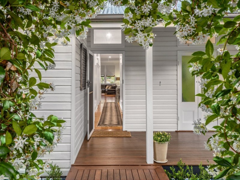 11 Hawthorn Terrace, Red Hill QLD 4059