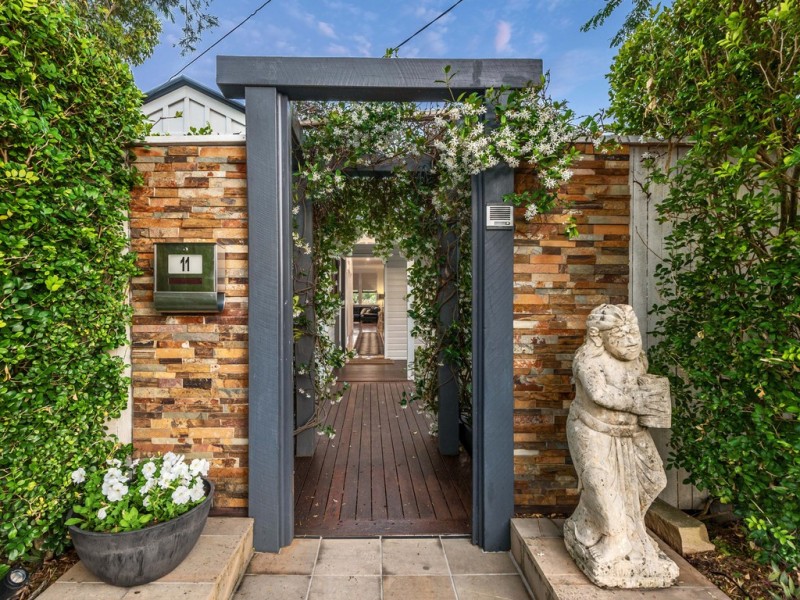 11 Hawthorn Terrace, Red Hill QLD 4059