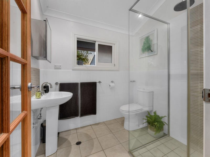 11 Hawthorn Terrace, Red Hill QLD 4059