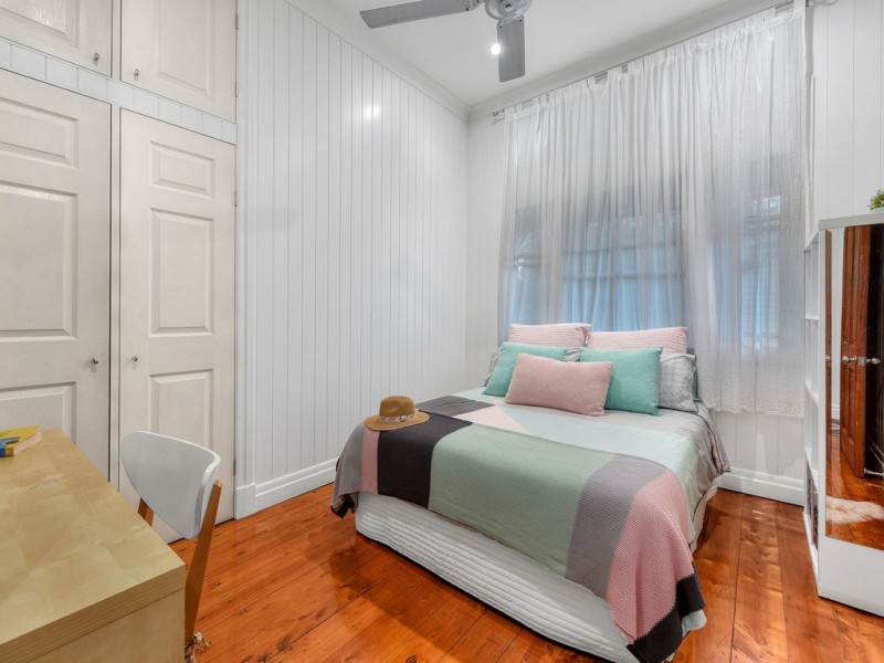 11 Hawthorn Terrace, Red Hill QLD 4059