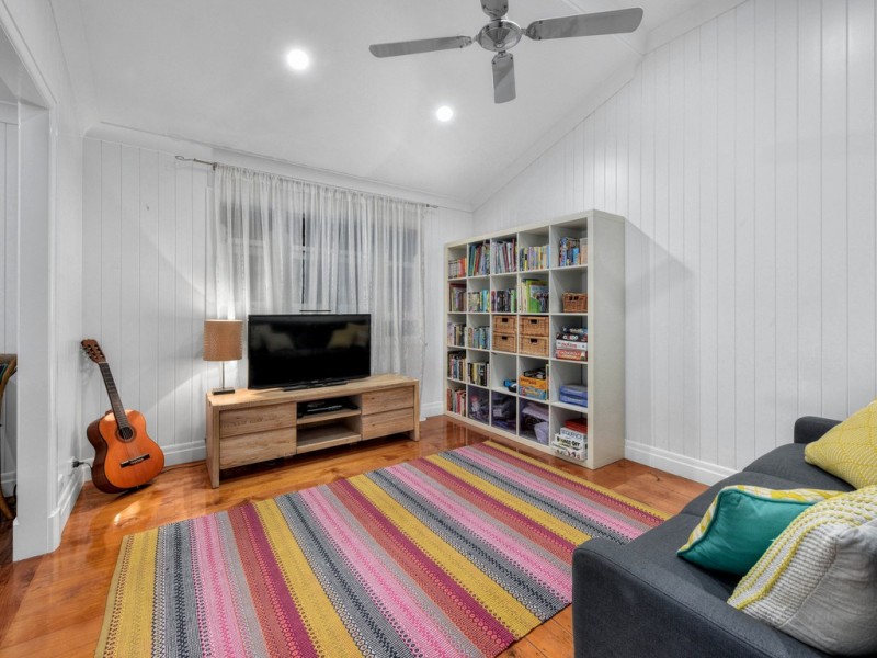 11 Hawthorn Terrace, Red Hill QLD 4059