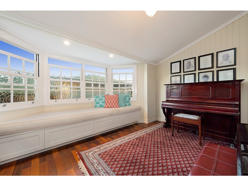 33 Ashgrove Crescent, Ashgrove QLD 4060