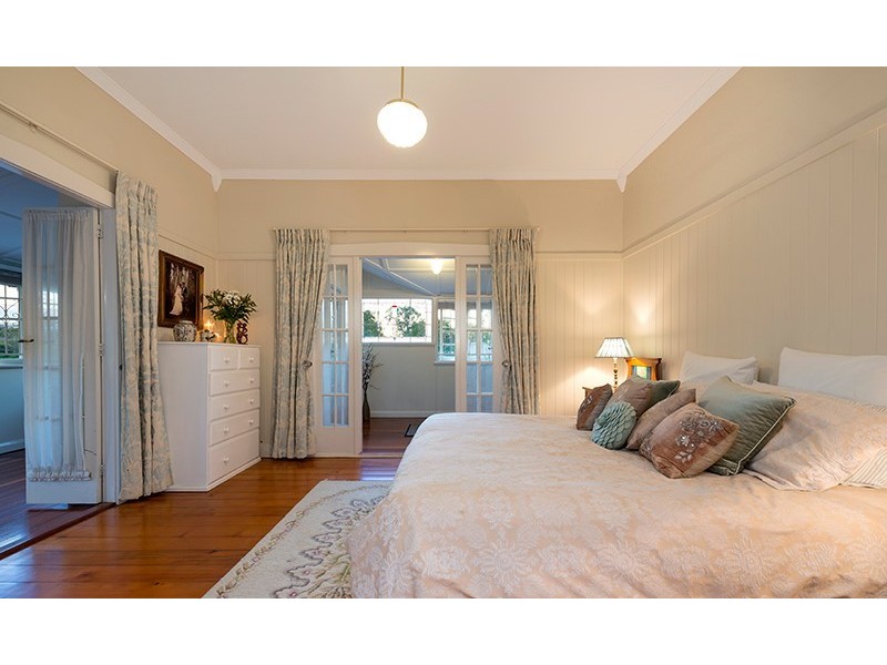 33 Ashgrove Crescent, Ashgrove QLD 4060