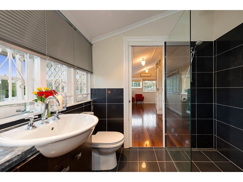 33 Ashgrove Crescent, Ashgrove QLD 4060