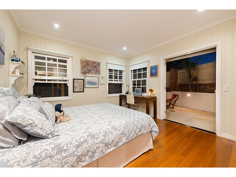 33 Ashgrove Crescent, Ashgrove QLD 4060