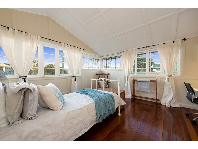 33 Ashgrove Crescent, Ashgrove QLD 4060