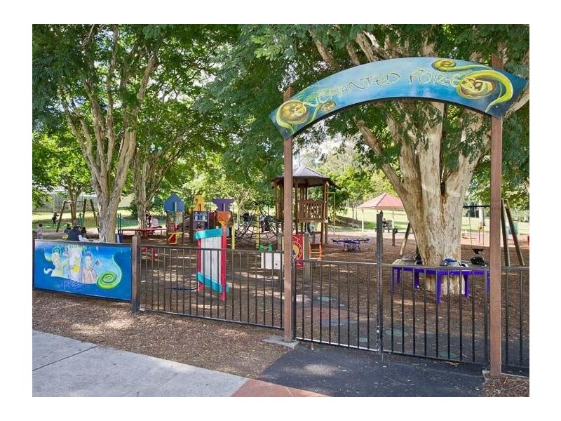 33 Frasers Road, Ashgrove QLD 4060