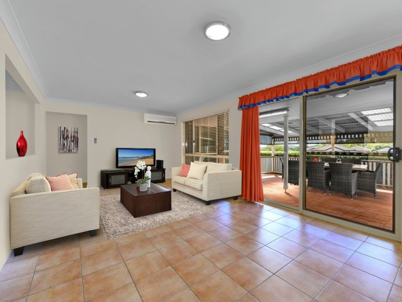 22 Ensign Street, Carindale QLD 4152