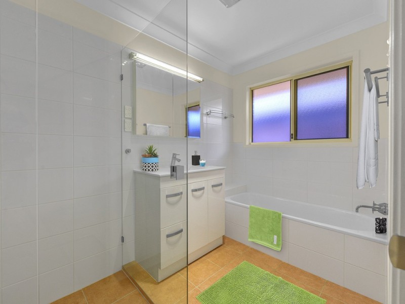 22 Ensign Street, Carindale QLD 4152