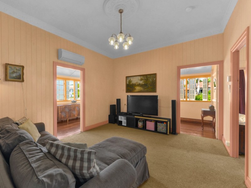 19 Wahroonga Road, Ashgrove QLD 4060