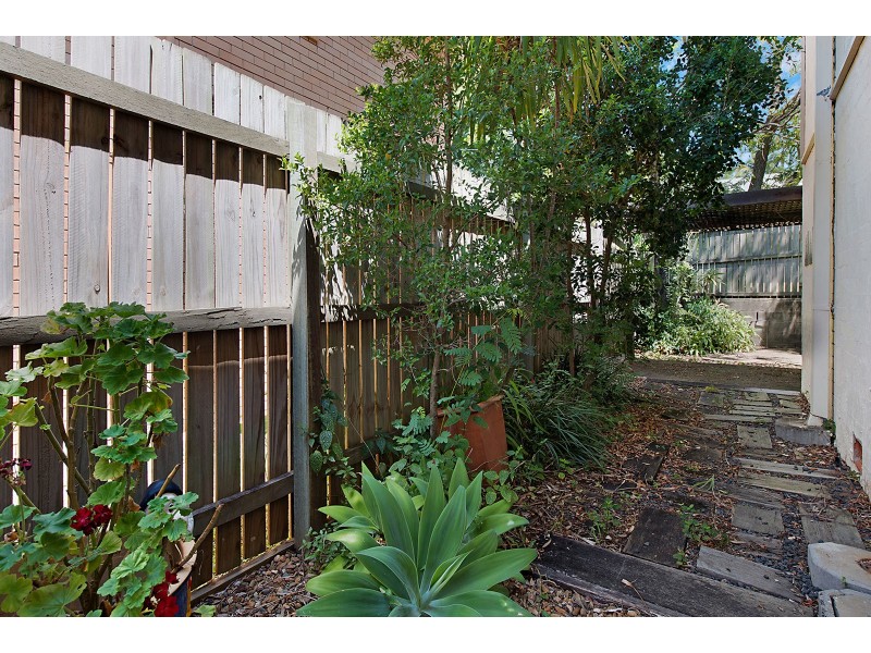 2/2 Glen Parade, Ashgrove QLD 4060