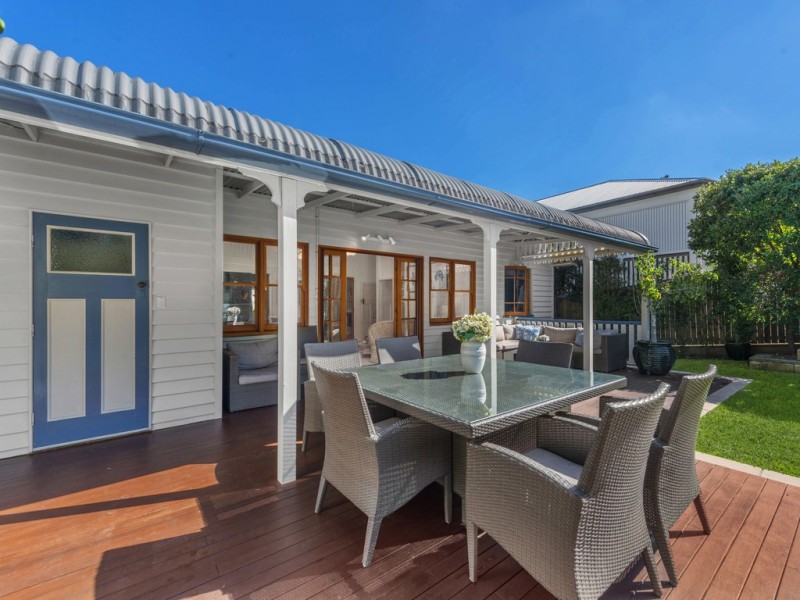 17 Kinnaird Street, Ashgrove QLD 4060