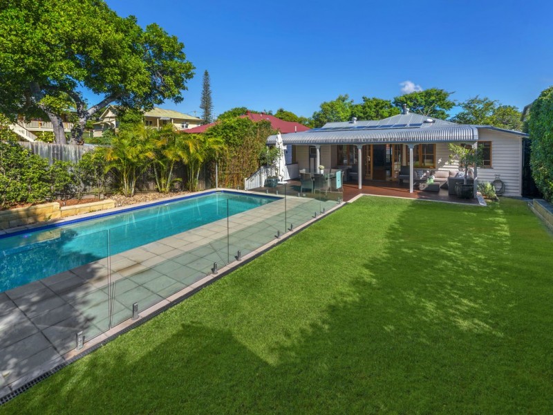 17 Kinnaird Street, Ashgrove QLD 4060