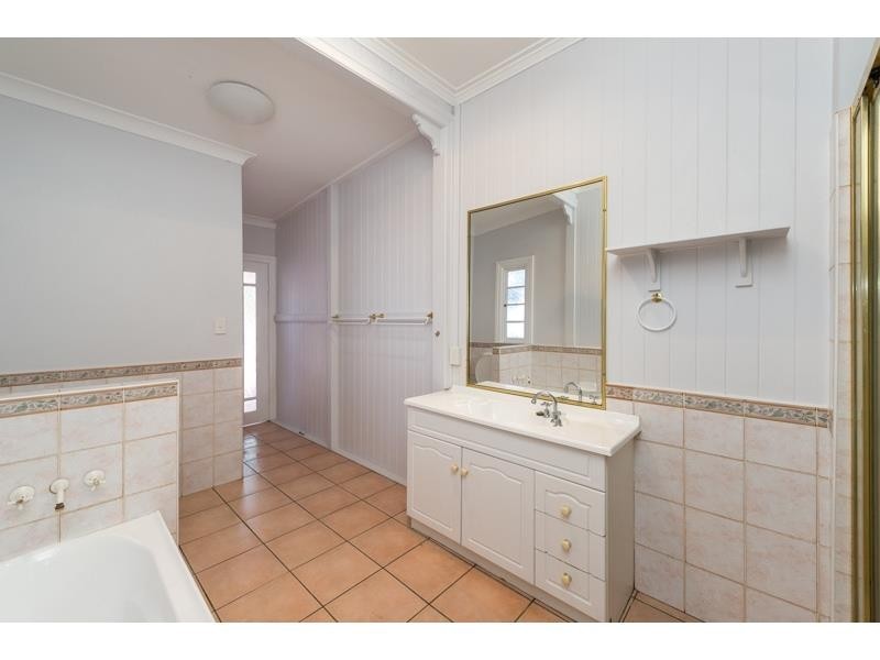 90 Stewart Rd, Ashgrove QLD 4060