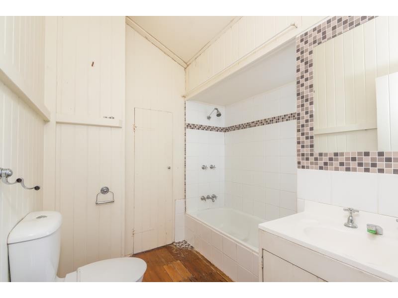 19 Holmesbrook St, Ashgrove QLD 4060