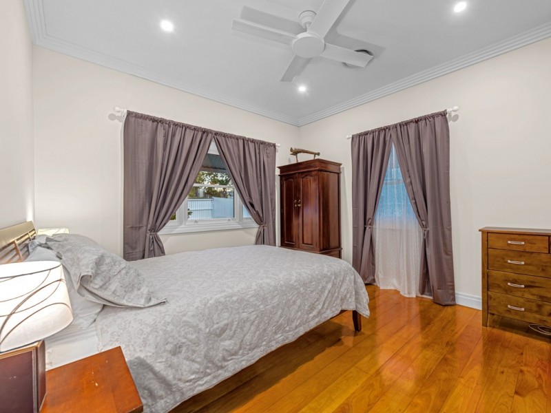 11 Dovedale Crescent, Ashgrove QLD 4060