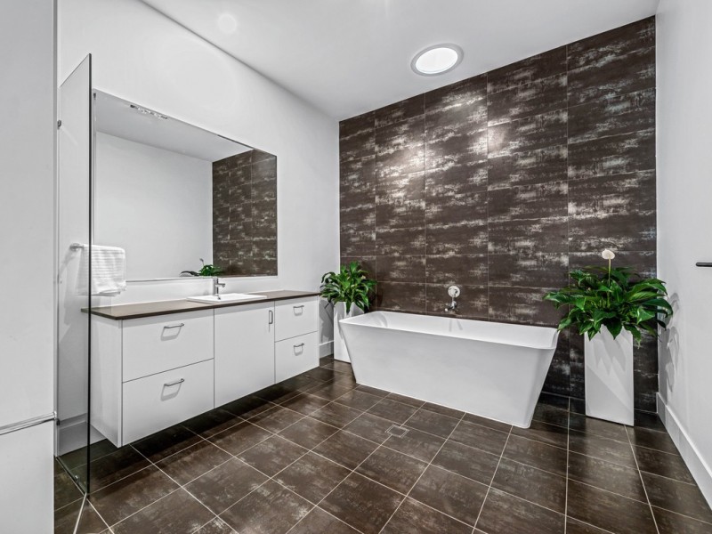 11 Dovedale Crescent, Ashgrove QLD 4060