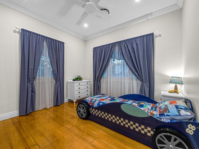 11 Dovedale Crescent, Ashgrove QLD 4060