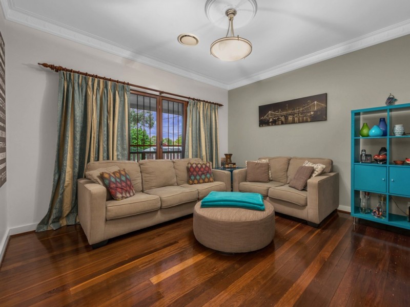 10 Grand Parade, Ashgrove QLD 4060