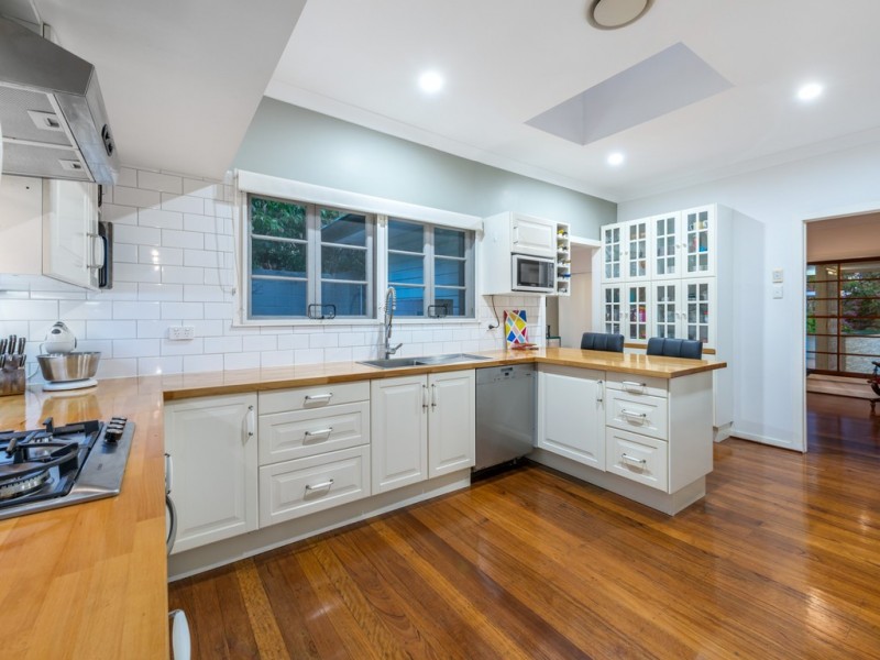 10 Grand Parade, Ashgrove QLD 4060