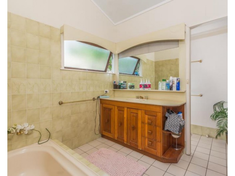 5 Balmore Street, Indooroopilly QLD 4068