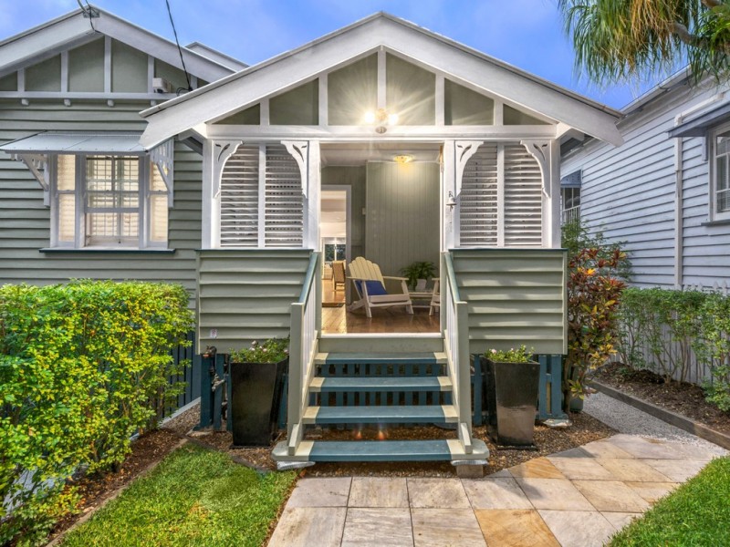 31 Woodland Street, Ashgrove QLD 4060