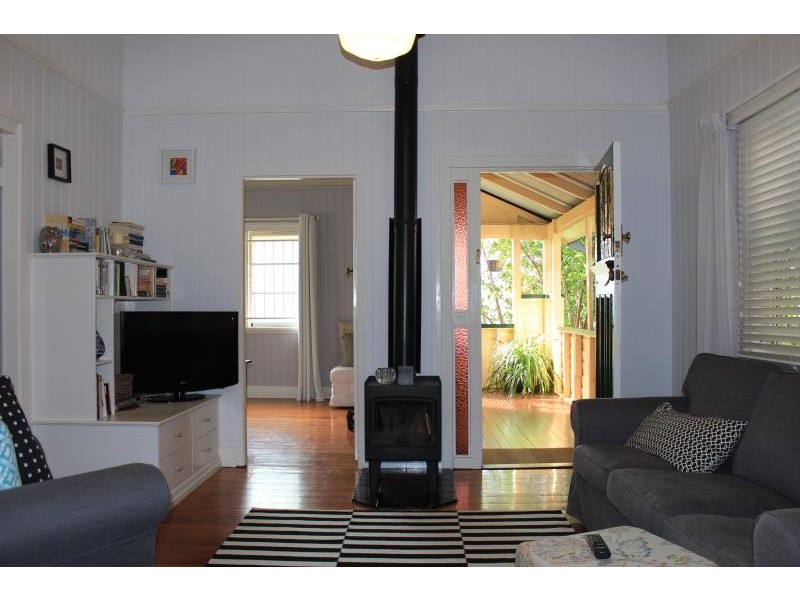 18 Globe St, Ashgrove QLD 4060