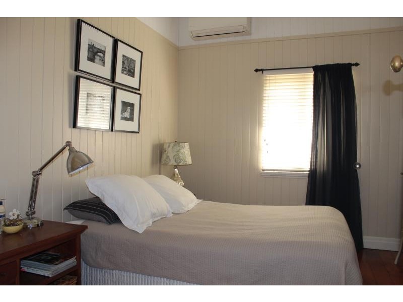 18 Globe St, Ashgrove QLD 4060