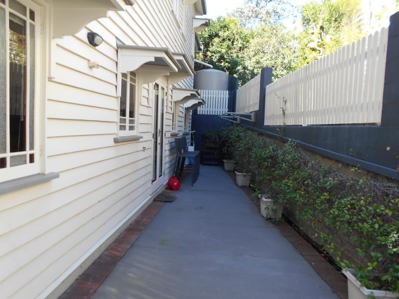 1/39 GIRRAWEEN GROVE, Ashgrove QLD 4060
