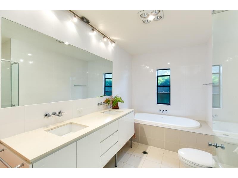 22 Confederate Street, Red Hill QLD 4059