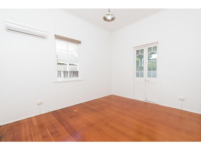 18 Livingstone Street, Yeerongpilly QLD 4105