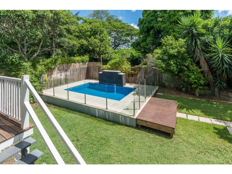 18 Livingstone Street, Yeerongpilly QLD 4105