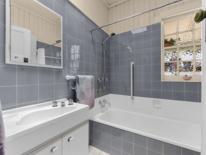 49 Simpsons Road, Bardon QLD 4065