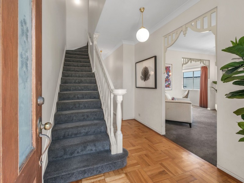 82 Windsor Road, Red Hill QLD 4059
