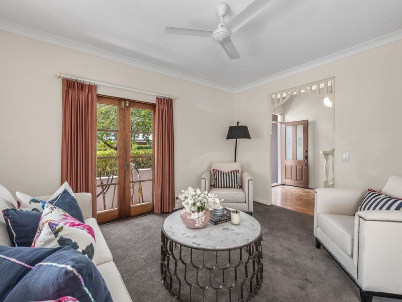 82 Windsor Road, Red Hill QLD 4059