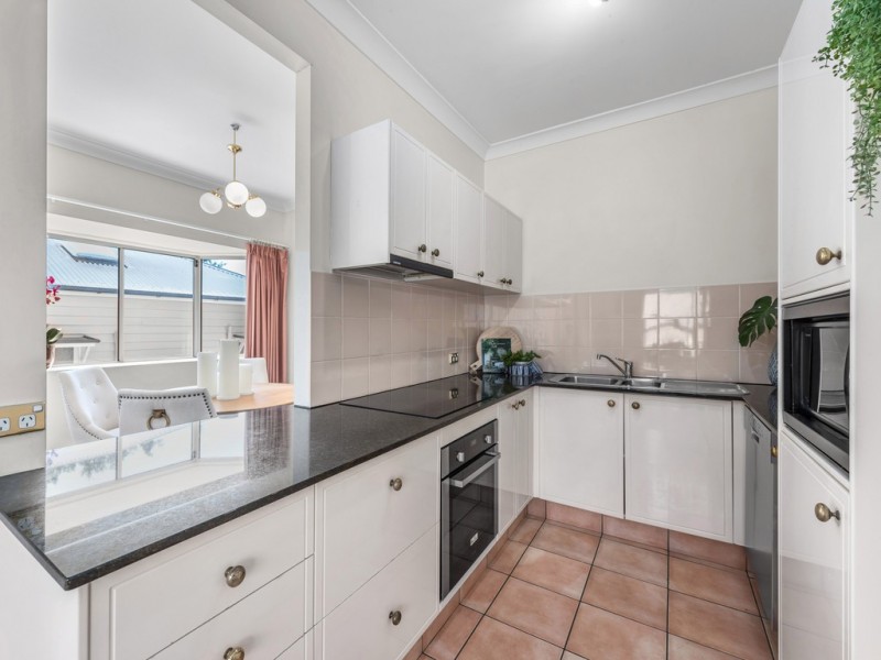 82 Windsor Road, Red Hill QLD 4059
