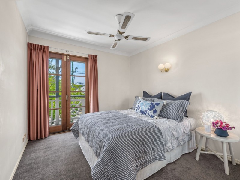 82 Windsor Road, Red Hill QLD 4059