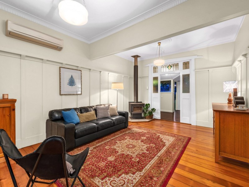 33 Ashgrove Crescent, Ashgrove QLD 4060