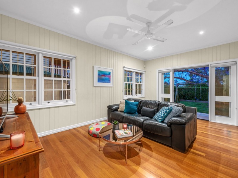 33 Ashgrove Crescent, Ashgrove QLD 4060