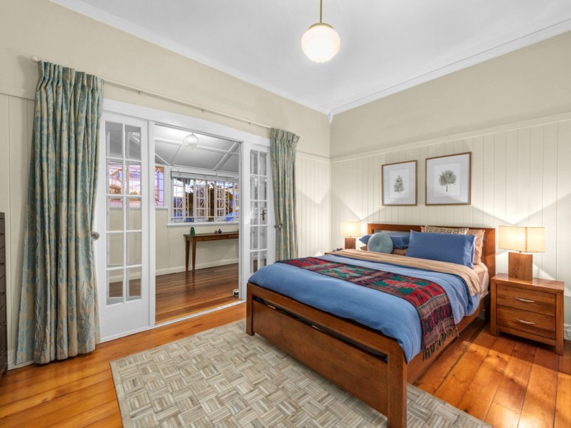 33 Ashgrove Crescent, Ashgrove QLD 4060