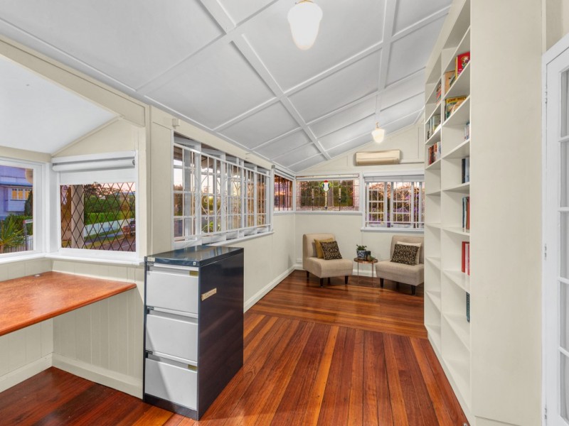 33 Ashgrove Crescent, Ashgrove QLD 4060