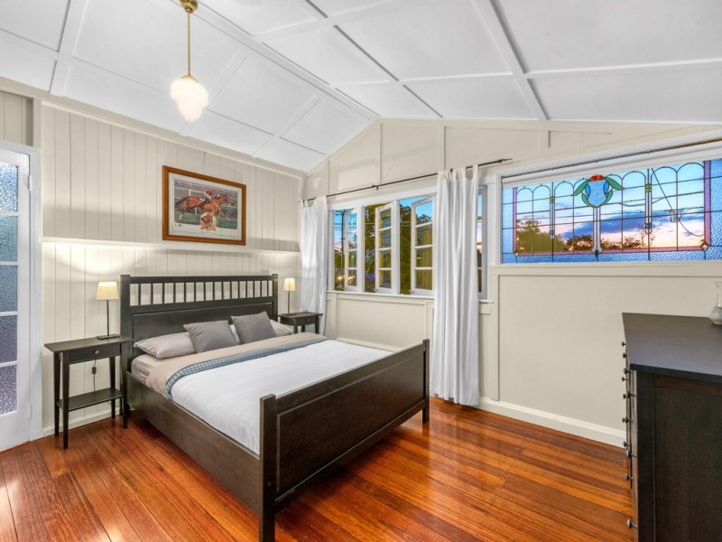 33 Ashgrove Crescent, Ashgrove QLD 4060