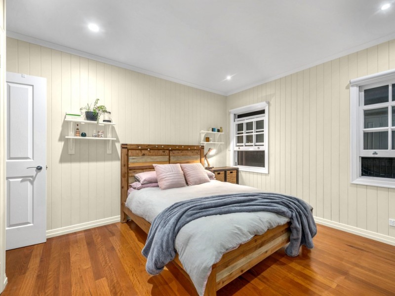 33 Ashgrove Crescent, Ashgrove QLD 4060