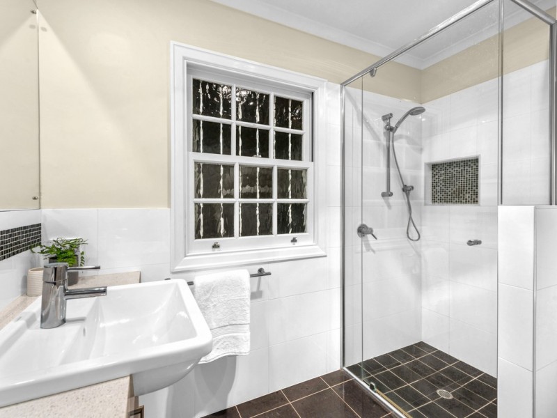 33 Ashgrove Crescent, Ashgrove QLD 4060