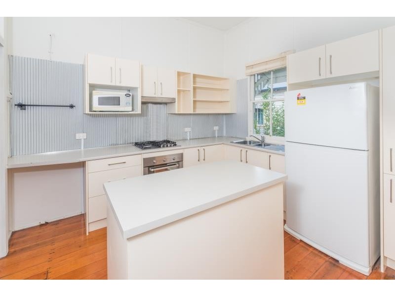 18 Livingstone Street, Yeerongpilly QLD 4105