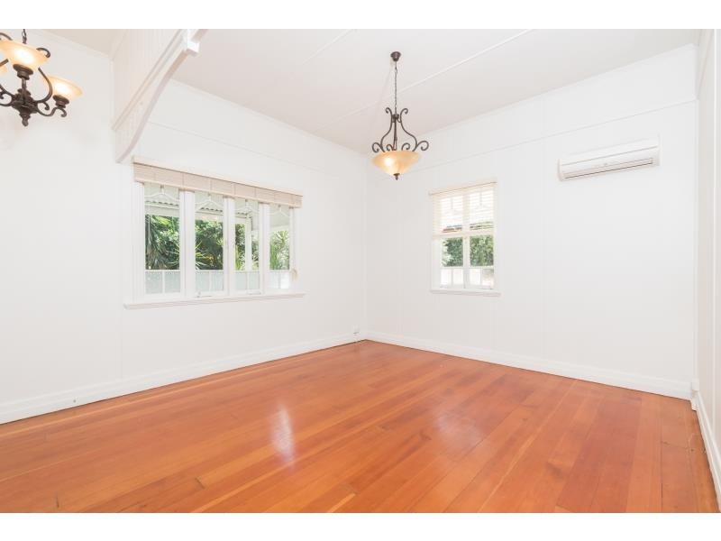 18 Livingstone Street, Yeerongpilly QLD 4105