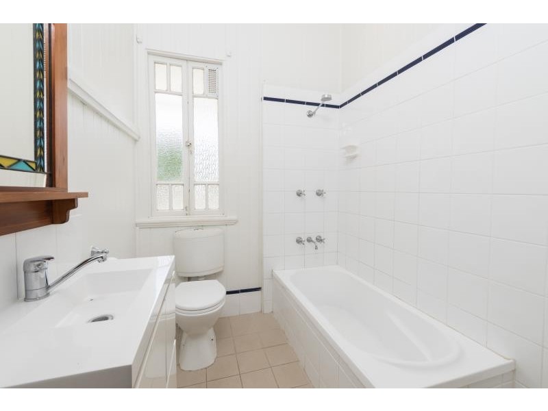 18 Livingstone Street, Yeerongpilly QLD 4105